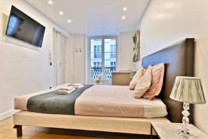 Pleasant Apartment Close to Galerie Lafayette - II