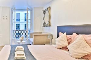Pleasant Apartment Close to Galerie Lafayette - II