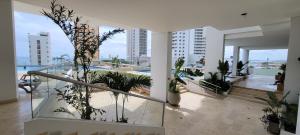 Paraíso Costero Apartamento de Lujo con Vista Directa al Mar