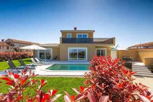 Villa Marilena Mit Pool Für 4 Personen Und Wunderschönem Panoramablick In Der Nähe Des Parenzana - Ferenci