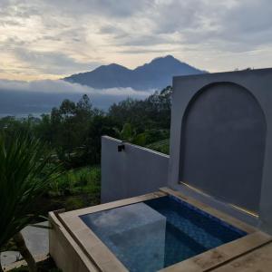 The Jungle Sunrise Private Room and Jacuzzi