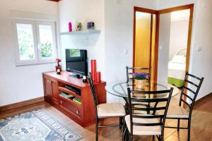 Charming house with lake and mountain views in Rendufe