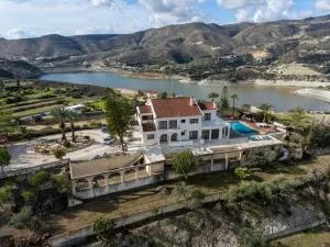 Great property - amazing views - Apsiou