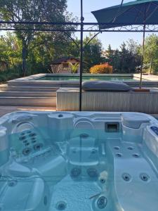 Appartements Studio de charme en Provence, piscine et jacuzzi partages : photos des chambres