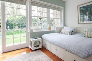 Self contained garden studio - London