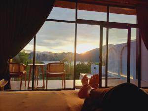 The Jungle Sunrise Private Room and Jacuzzi