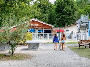Campings Domaine Residentiel de Plein Air La Canadienne : photos des chambres