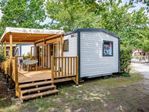 Campings Domaine Residentiel de Plein Air La Canadienne : photos des chambres