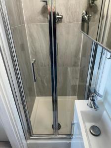 Compact and Bright Studio Flat West London 3A