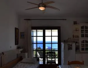 Maria's Sea View House - Limne