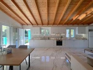 Magellanos Mint House- Kinopiastes