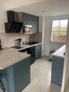 Charmant T2 rénové avec balcon, proche plage et commerces