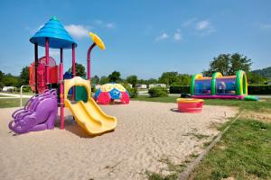Campings Domaine Residentiel de Plein Air Les Ondines : photos des chambres