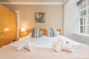 Large Central 3 Bed 3 Bath Apartment - New Town