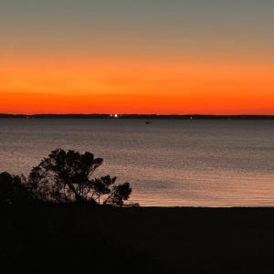 Waterfront luxury w-beach resort-pool-golf-tennis-fishing & views!