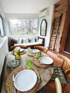 Maisons de vacances Cabanon provencal, piscine et jacuzzi partages : photos des chambres