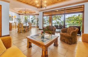 Ocean Front Palacio Tropical