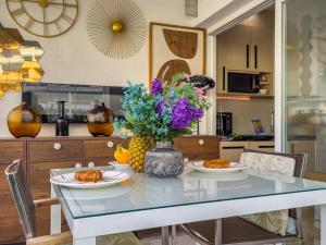 Palm Beach 4B Studio with sea views and Private Parking