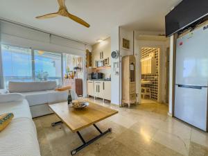 Palm Beach 4B Studio with sea views and Private Parking