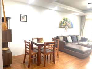 Căn Hộ Có Tầm Nhìn Và Ban Công (Apartment with View and Balcony)