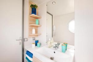 Campings Domaine Residentiel de Plein Air Les Ondines : photos des chambres
