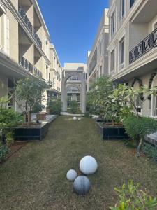 شقه مودرن غرفتين نوم وغرفه ملابس حي الياسمن بمجمع الماجديه