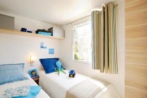Campings Domaine Residentiel de Plein Air Les Ondines : Mobile Home Standard (6 Adultes)