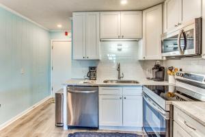 Walk to Ocean North Myrtle Beach Condo with Pool