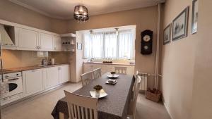 Stylish 2 BR apart in top center