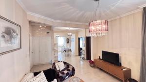 Stylish 2 BR apart in top center