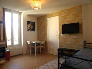 Nid Douillet au Bord du Canal #D