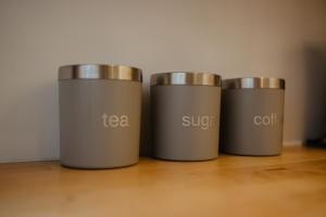 Spacious 2 Bed House, Sleeps 4, Free Parking, City Centre - Hospital