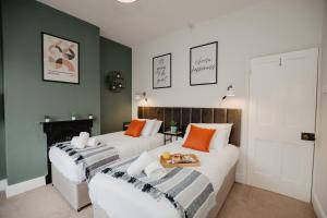 Spacious 2 Bed House, Sleeps 4, Free Parking, City Centre - Hospital