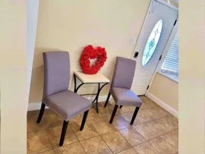 Cozy Spacious, free parking, near it all - 林伍德