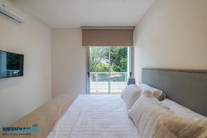 Boutique building steps from the Shopping del Sol!