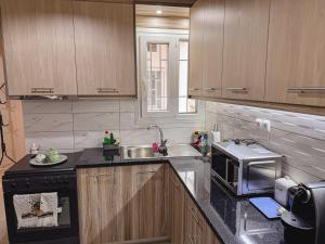 Spacious & Sunny 3BDR Apartment
