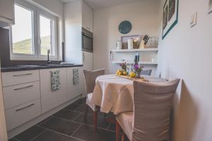 Violet Seaview Apartment