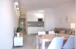 Corner Las Canteras Beach by CanariasGetaway