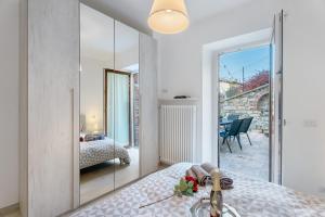 Residenza Jasmine Grey Apartment