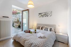 Residenza Jasmine Grey Apartment