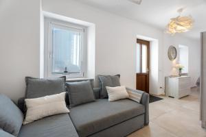 Residenza Jasmine Grey Apartment