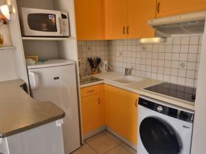 Maisons de vacances A 50m de la plage, emplacement ideal, spacieuse maison, 3 grandes chambres 6 couchages, devant la grande plage : photos des chambres