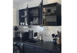 Spacious 2 Bedroom Apartment with Balcony - APOLONIA Living