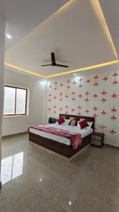Shree Radhe Krishna Homestay - Basti