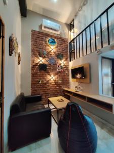 Zen Haven - Luxury Ganga Access & Mountain View