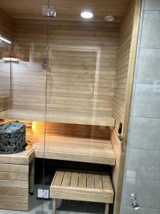 New 42 square feet two bedrooms with sauna for six