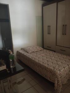 Casa térrea , bem localizada