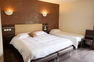 Hotels Hotel-Restaurant Le Calice Du Gevaudan - A75 : photos des chambres