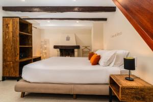 Casas da Terça - modern comfort in traditional houseswithin 300sqm of private gardens to explore