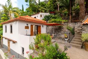 Casas da Terça - modern comfort in traditional houseswithin 300sqm of private gardens to explore